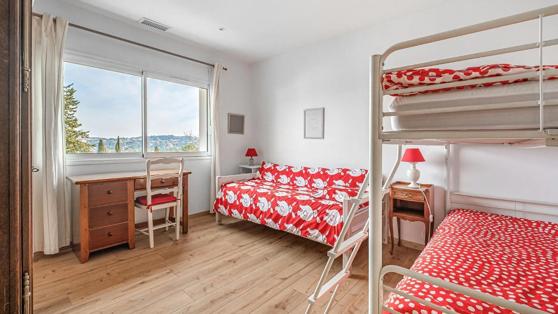 Awesome Home In Peymeinade With Wifi